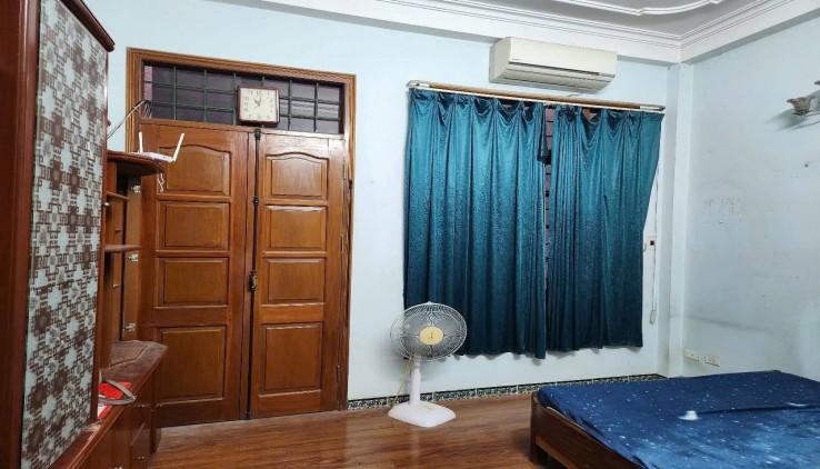 Cho thuê nhà ngõ Tôn Thất Tùng 15m ra Phố 4 tầng x 40m2, 4 ngủ, 15 Triệu/th